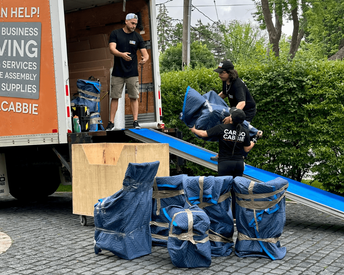 How Many Movers do you need to move a Three Bedroom House? How Many Movers do you need to move a Three Bedroom House?